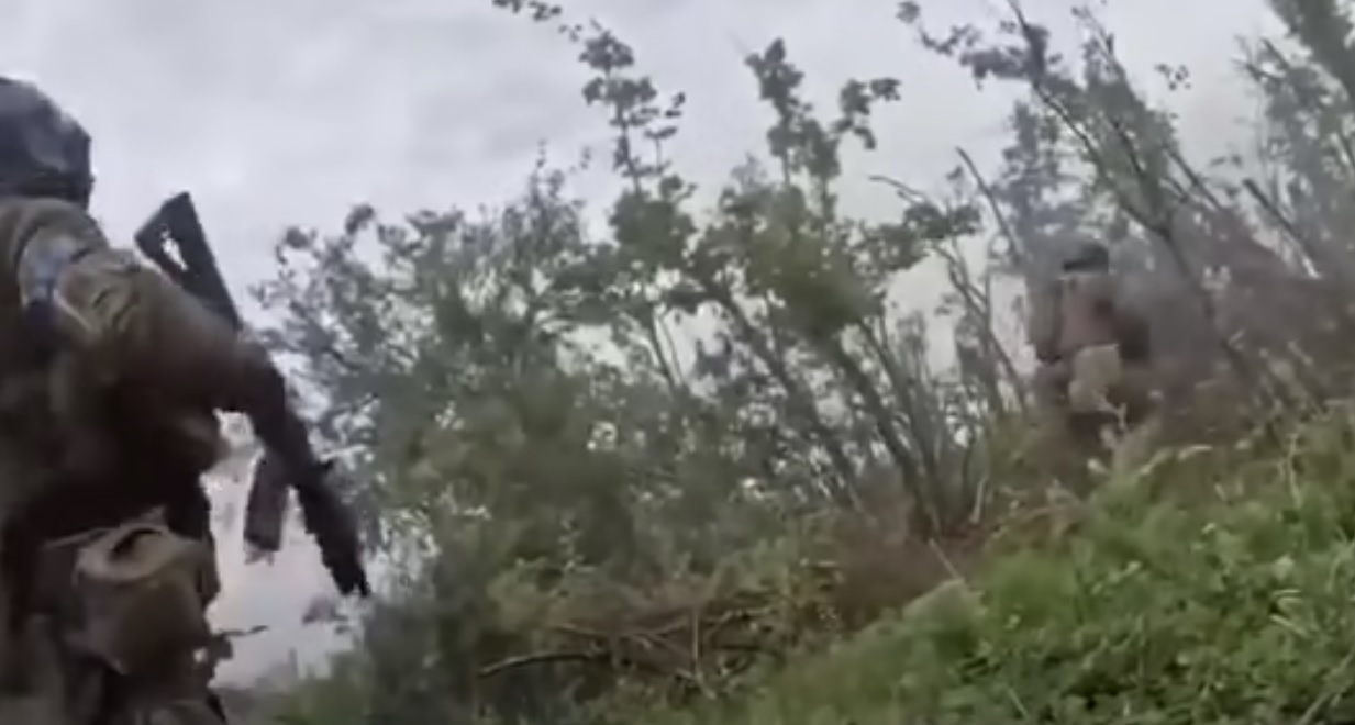 Momentul în care Forțele speciale ucrainene distrug un grup inamic de sabotaj și recunoaștere în Iampil, regiunea Donețk
