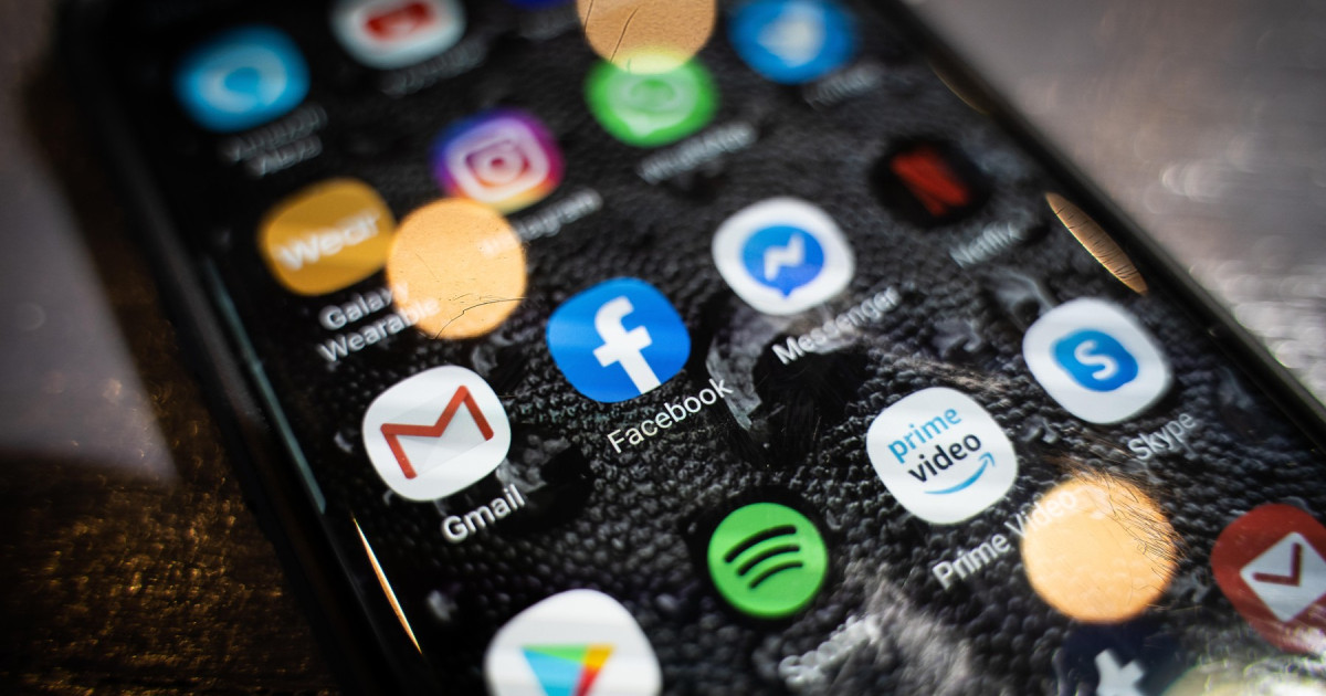 UE investighează Snapchat, Youtube, Apple Store și Google Play în legătură cu impactul asupra copiilor