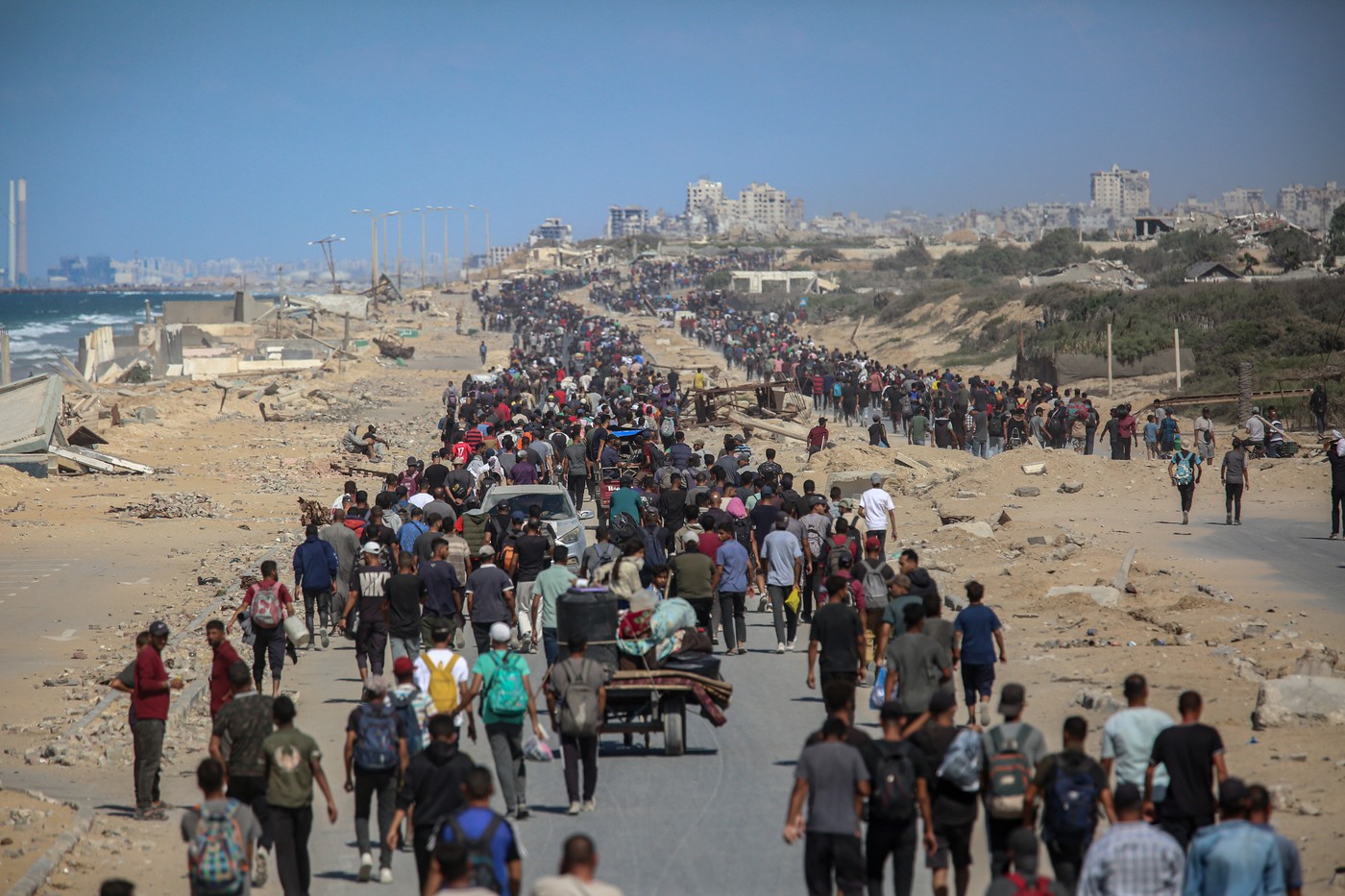 „Tot ce vedem în jurul nostru este distrus”. Palestinienii din Gaza aflată sub ruine se tem că armistițiul cu Israel este unul fragil