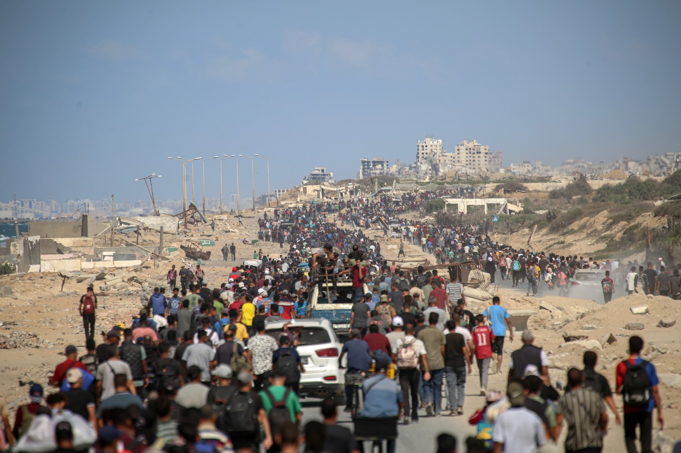 Palestinienii strămutați se întorc în zonele devastate de război. Când se redeschide punctul de frontieră Rafah