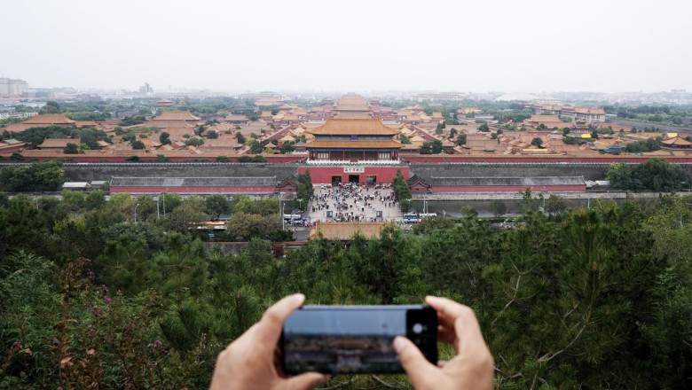 Tourists visit Palace Museum in Beijing