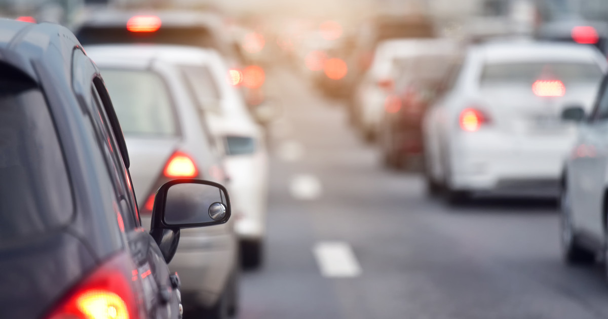 Un alt oraș din România a implementat benzi dedicate autobuzelor, stârnit controverse printre șoferi.