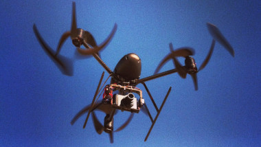 DRONĂ CU INTELIGENȚĂ ARTIFICIALĂ ÎN SUA