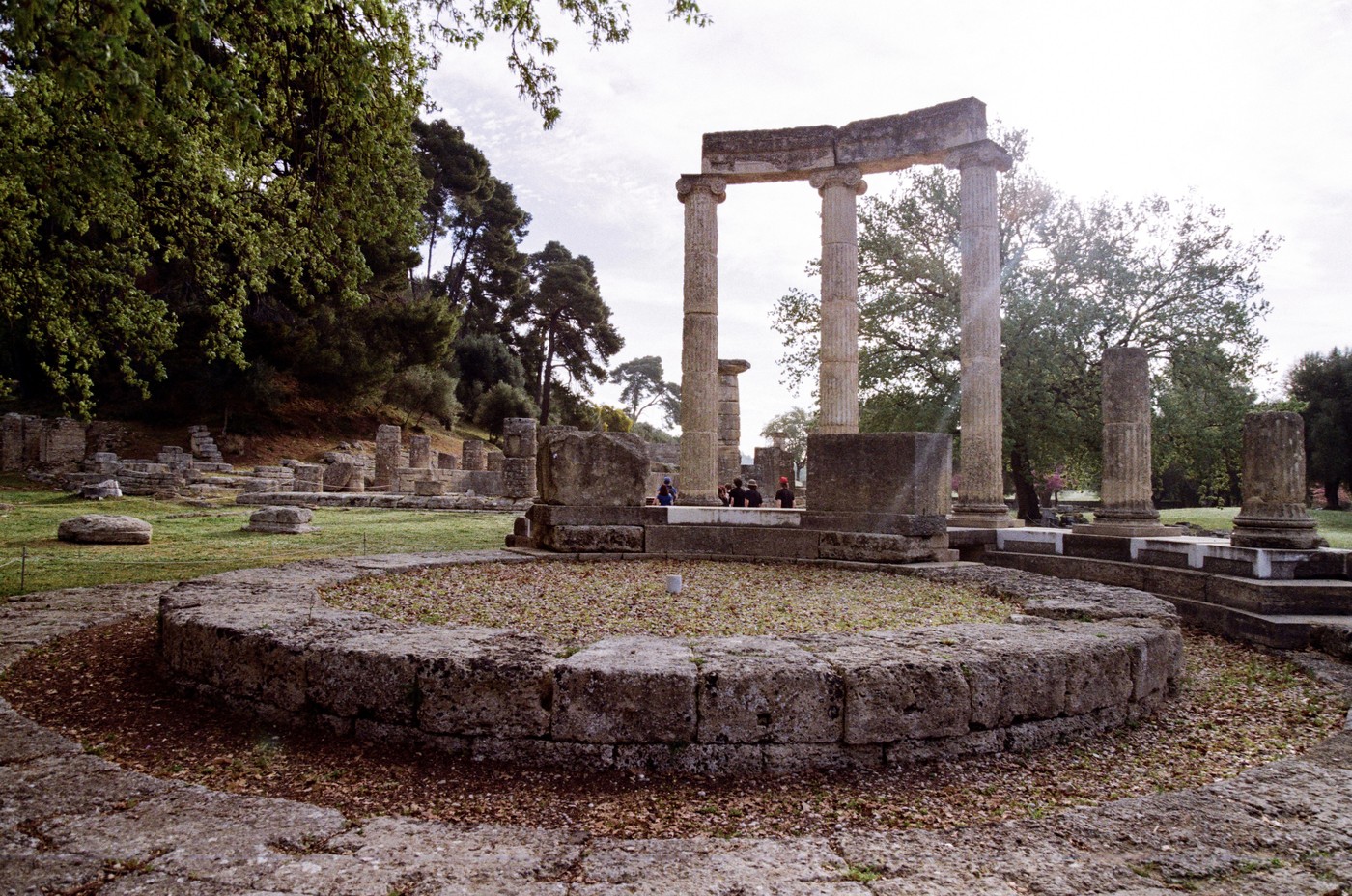 După ce a furat acum 50 de ani o bucată dintr-o coloană antică din Olympia, o femeie a decis să restituie Greciei artefactul