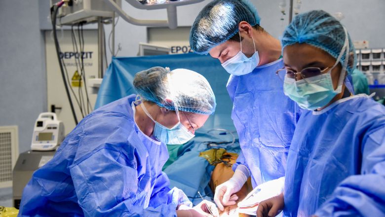 Riscul de a rămâne fără un picior era mare. Cum a fost tratată o femeie