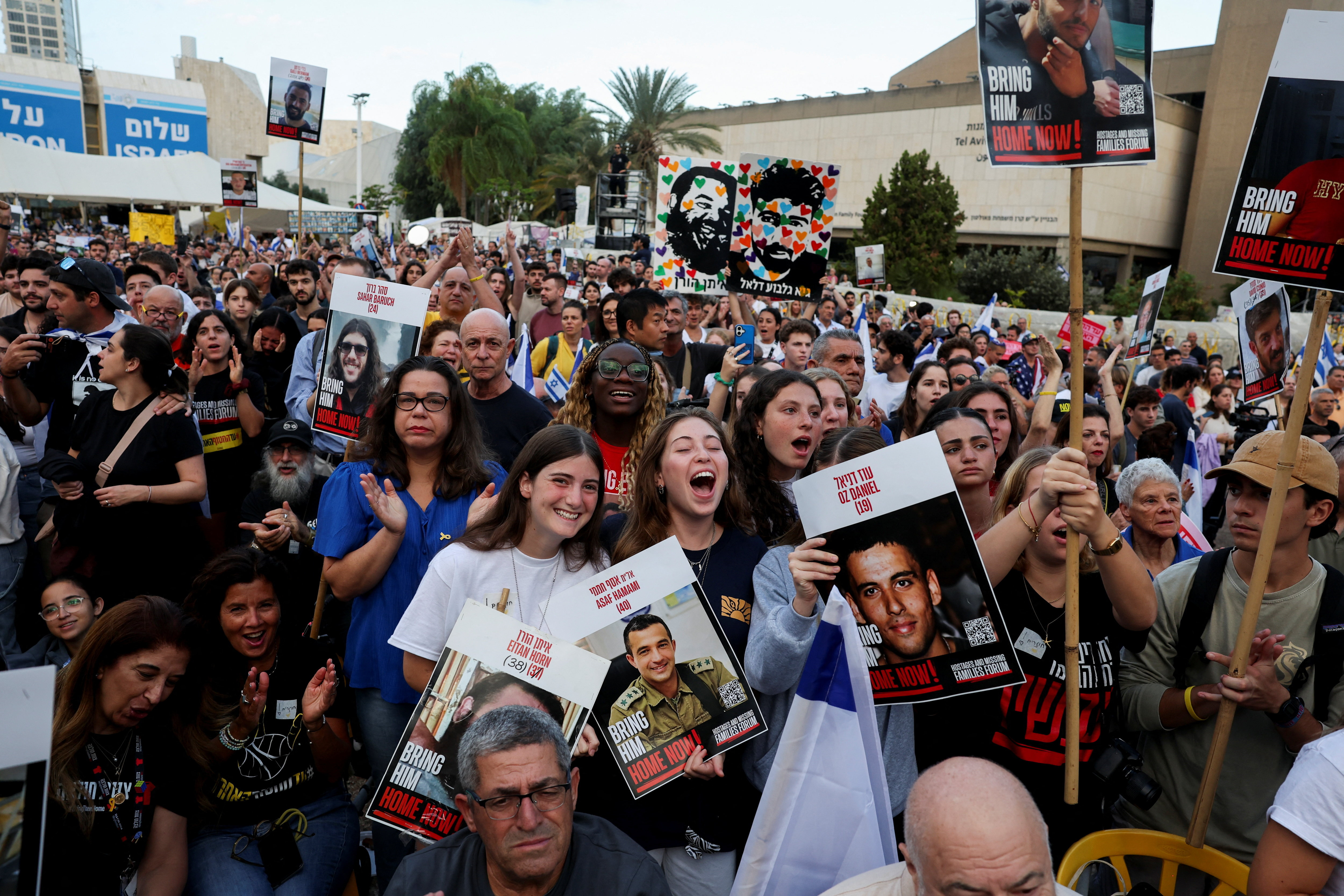 Hamas va returna astăzi cadavrele a încă patru ostatici, după ce Israelul a amenințat că va reduce livrările de alimente în Gaza