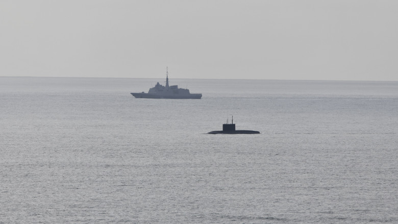Un submarin rusesc a ieşit la suprafaţă în largul coastelor Bretaniei.