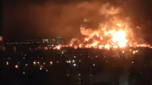 Incendiu de proporții la un depozit petrolier cheie din Crimeea, după un atac ucrainean cu drone. „Au fost lovite cinci rezervoare”