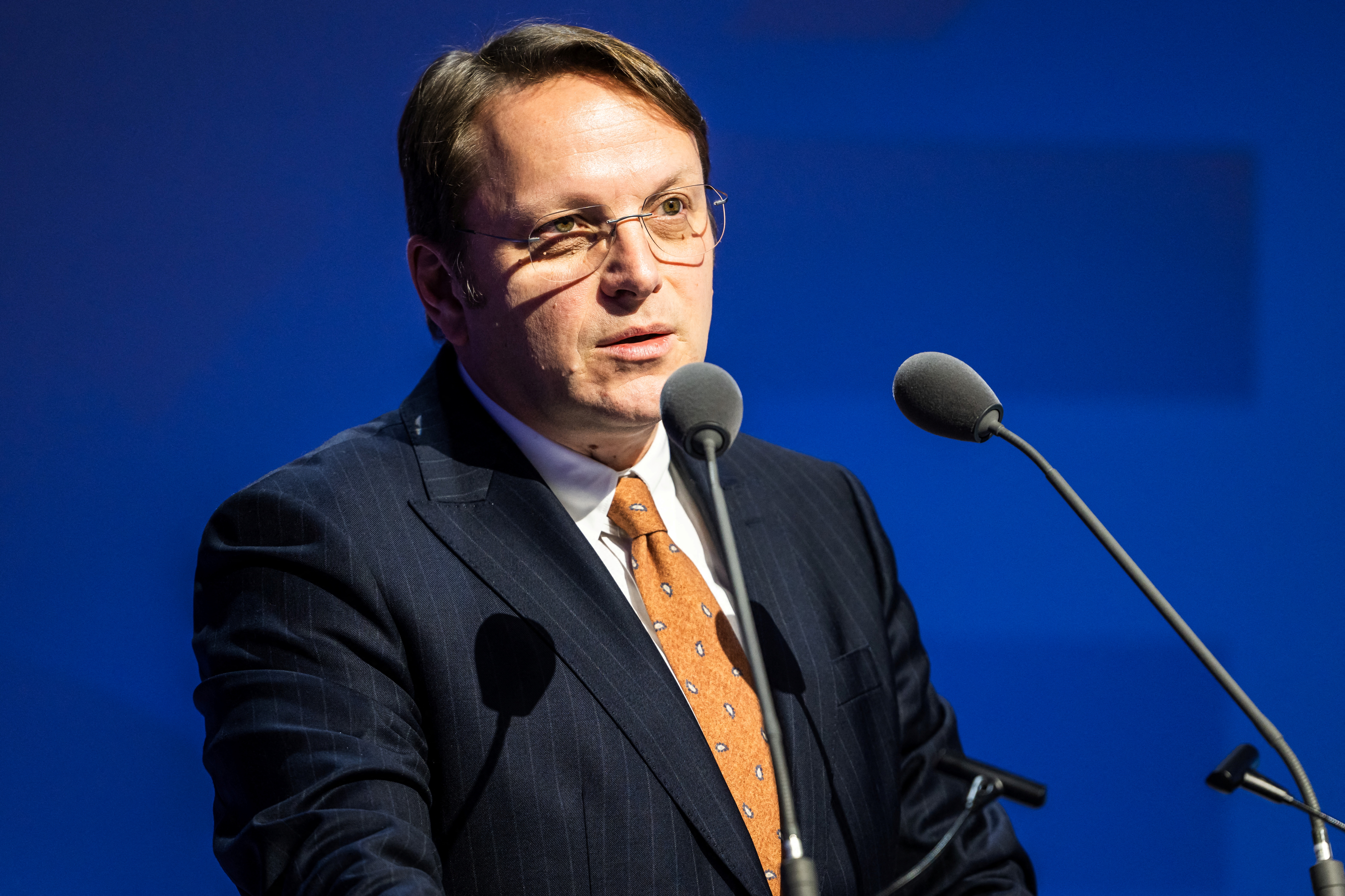 Prima reacție a comisarului maghiar, după ce a fost acuzat că a coordonat acțiuni de spionaj când era ambasador la Bruxelles