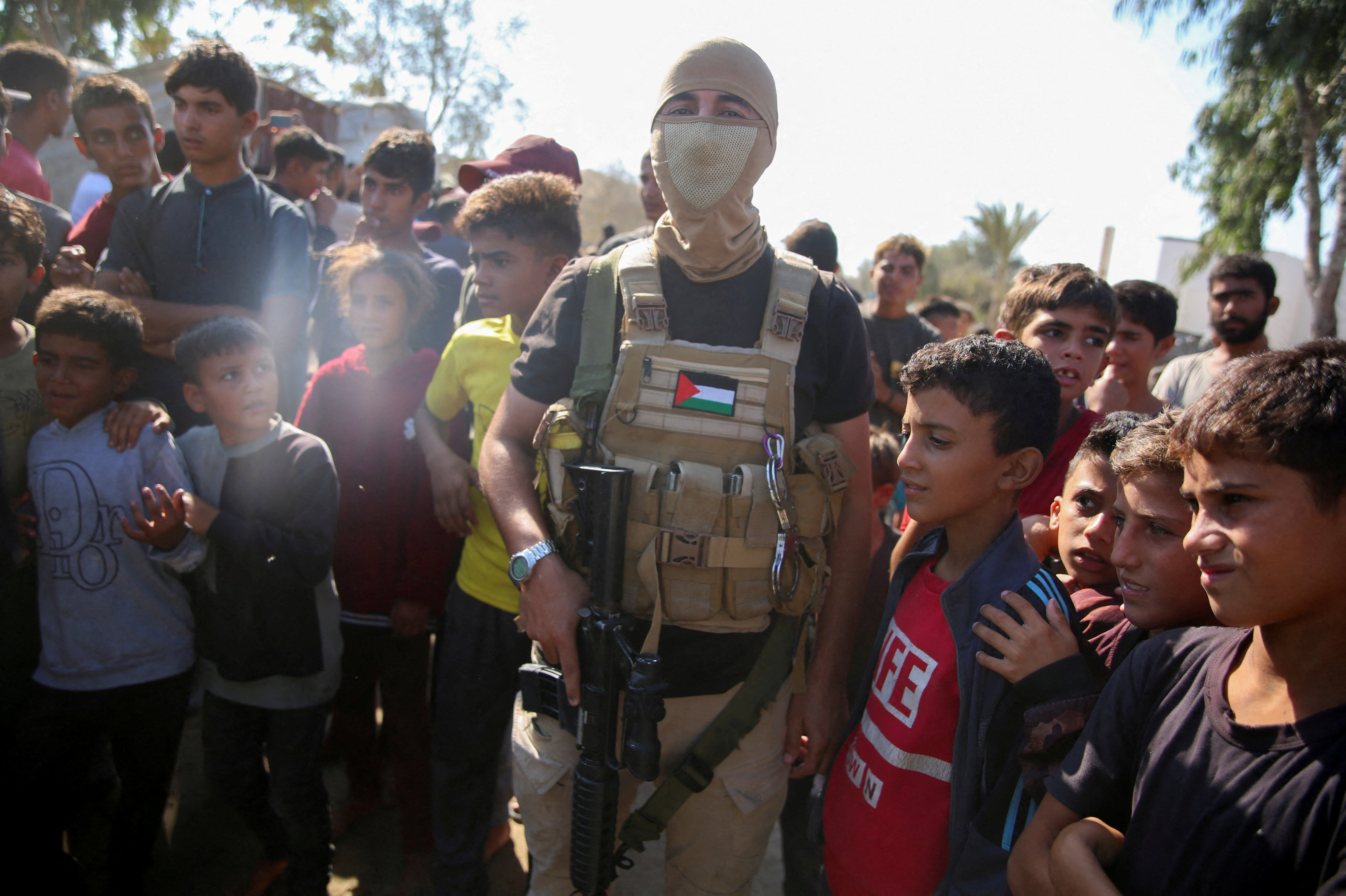Hamas va returna astăzi cadavrele a încă patru ostatici, după ce Israelul a amenințat că va reduce livrările de alimente în Gaza
