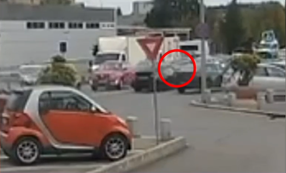 Accident în București: O femeie și copilul ei, loviți de mașină pe trecerea de pietoni. Mama a murit. Șoferul se lăuda cu vitezele mari