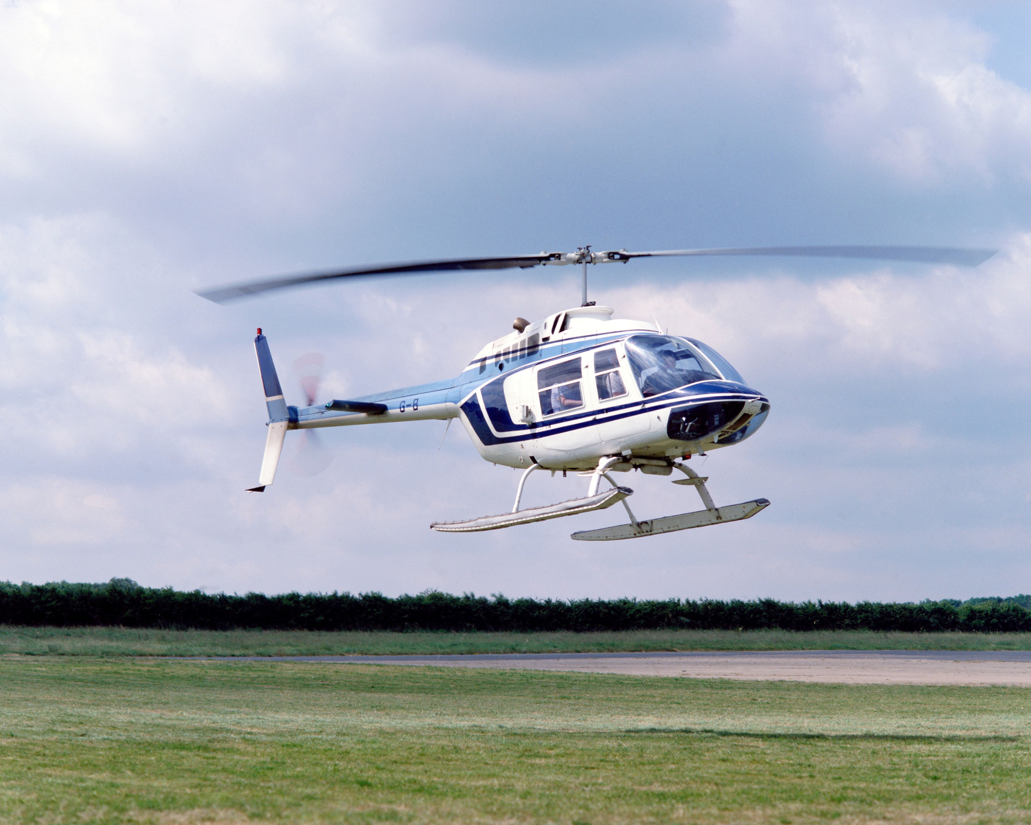 Mită livrată cu elicopterul. Un controlor de calitate de la un hipermarket a luat șpagă pentru a aproba vânzarea de produse neconforme