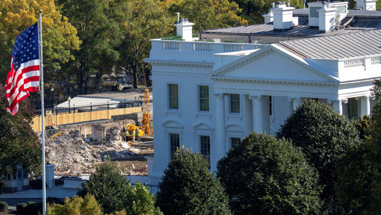 aripa de est demolata casa alba