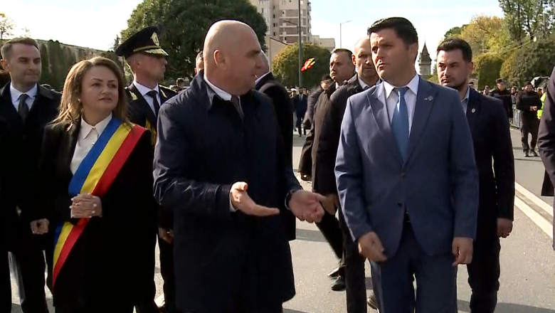 Ilie Bolojan a fost huiduit și numit „trădător” în timpul evenimentelor de Ziua Armatei. Reacția premierului
