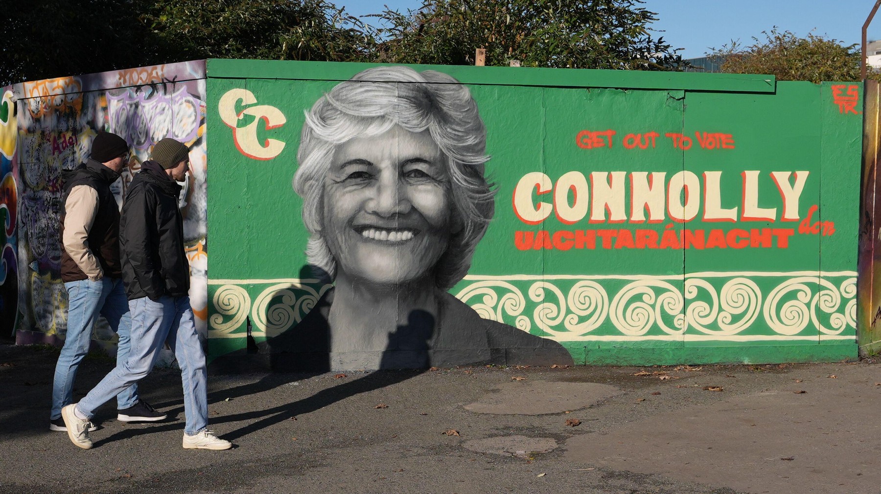 Alegeri prezidențiale în Irlanda: Candidata independentă Catherine Connolly a învins-o pe singura sa contracandidată, Heather Humphreys
