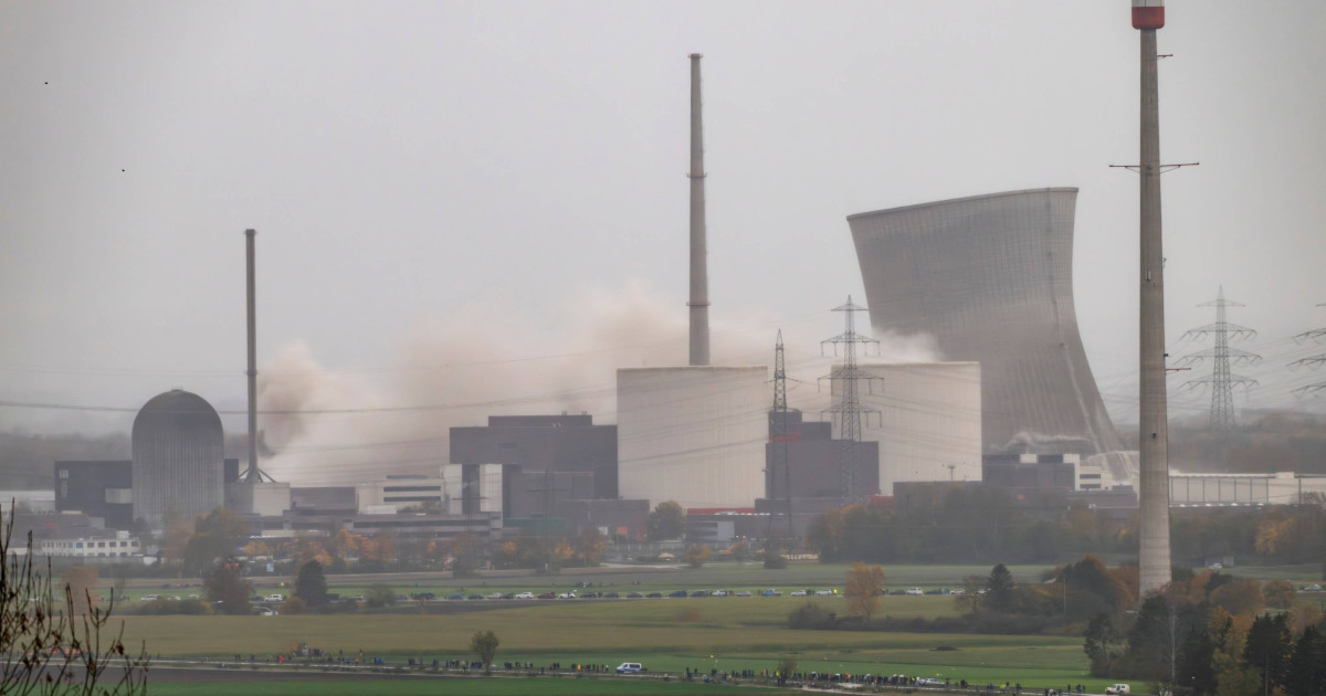 Demolarea turnurilor Centralei Nucleare de la Gundremmingen