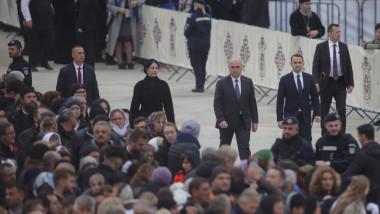 BUCURESTI - CATEDRALA MANTUIRII NEAMULUI - SFINTIRE PICTURA - 26