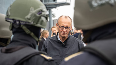 Antrittsbesuch von Bundeskanzler Friedrich Merz bei der Deutschen Bundesmarine - Fregatte Bayern auf der Ostsee -