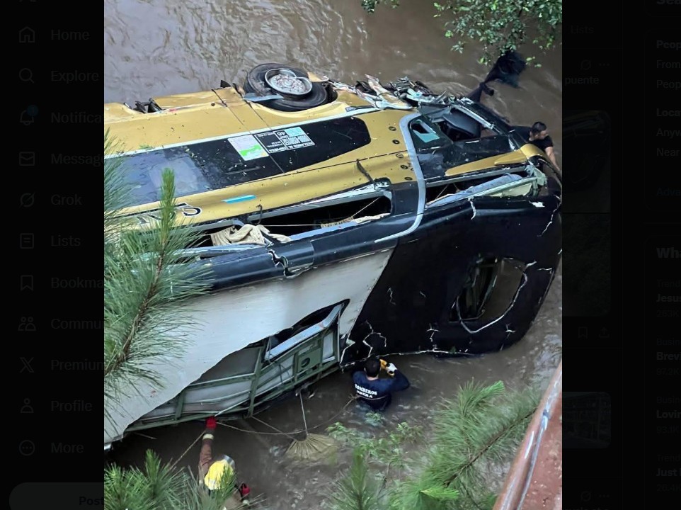Tragedie în Argentina: cel puțin nouă oameni au murit după ce autocarul în care se aflau a căzut de pe un pod