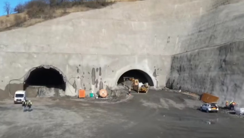 VIDEO  A început dinamitarea primului tunel în munte de pe Valea Oltului, cel mai dificil tronson al Autostrăzii Sibiu–Pitești