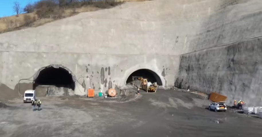 A început dinamitarea primului tunel în munte de pe Valea Oltului, cel mai dificil tronson al Autostrăzii Sibiu–Pitești