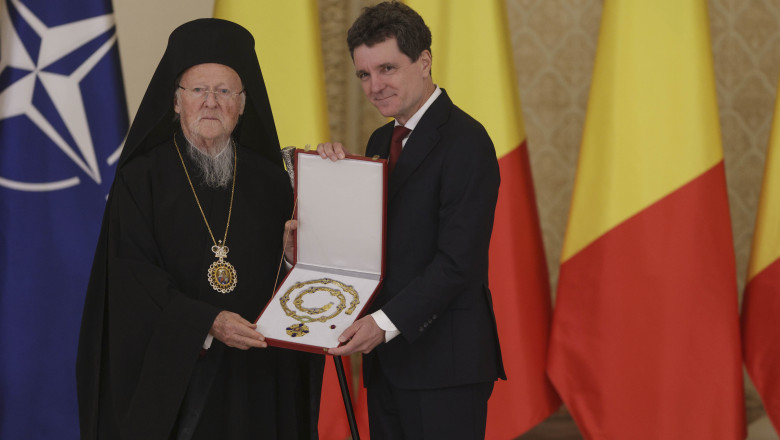 FOTO  Nicușor Dan a semnat decretele pentru decorarea lui Bartolomeu I al Constantinopolului și a Patriarhiei Române