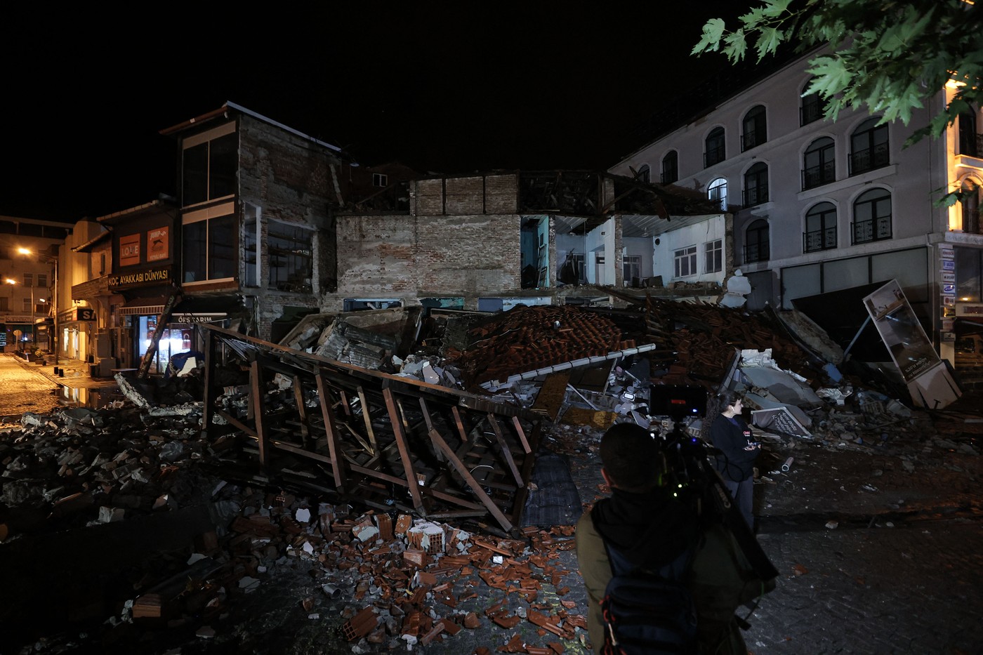Cel puțin 26 de replici în decurs de o oră, după cutremurul de 6,1 din Turcia. În provincia Balîkeșir școlile sunt închise marți