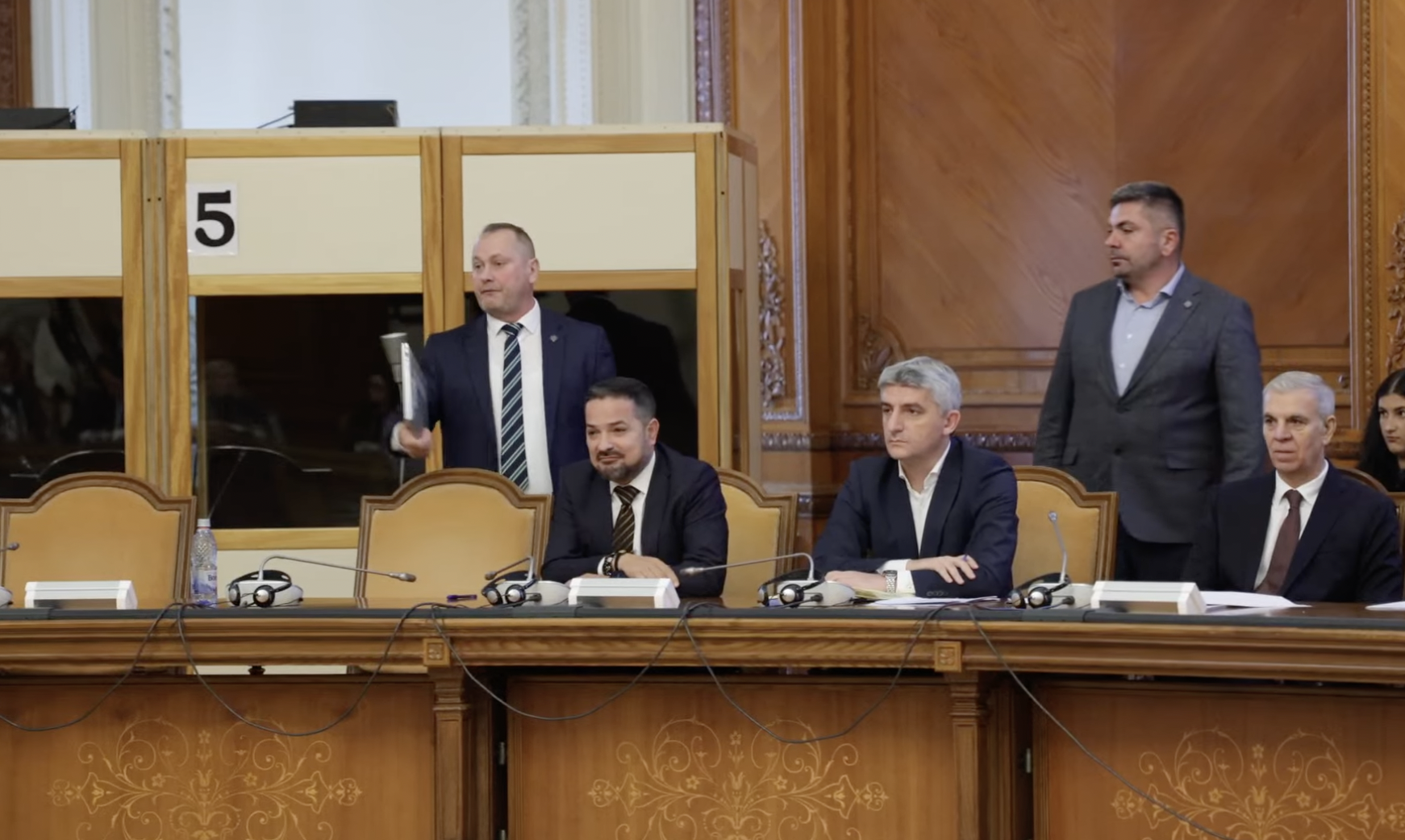 Scandal în comisia unde se discută activitatea ANRE: „Vă scoatem microfonul din priză“/ „Schimbați-vă tonul, că nu suntem la Vaslui”