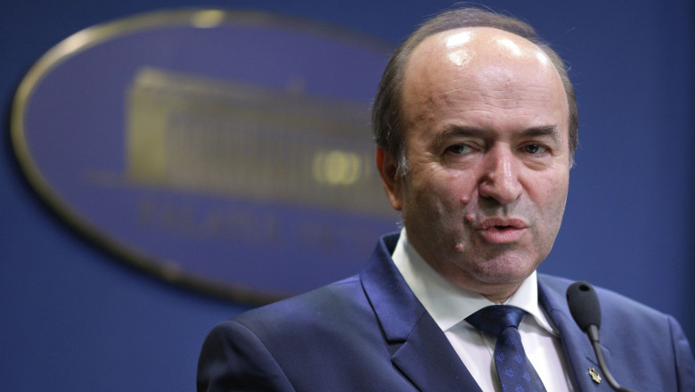 EXCLUSIV  Tudorel Toader spune că reforma pensiilor magistraților poate trece de CCR: Modificările nu schimbă fundamental datele problemei