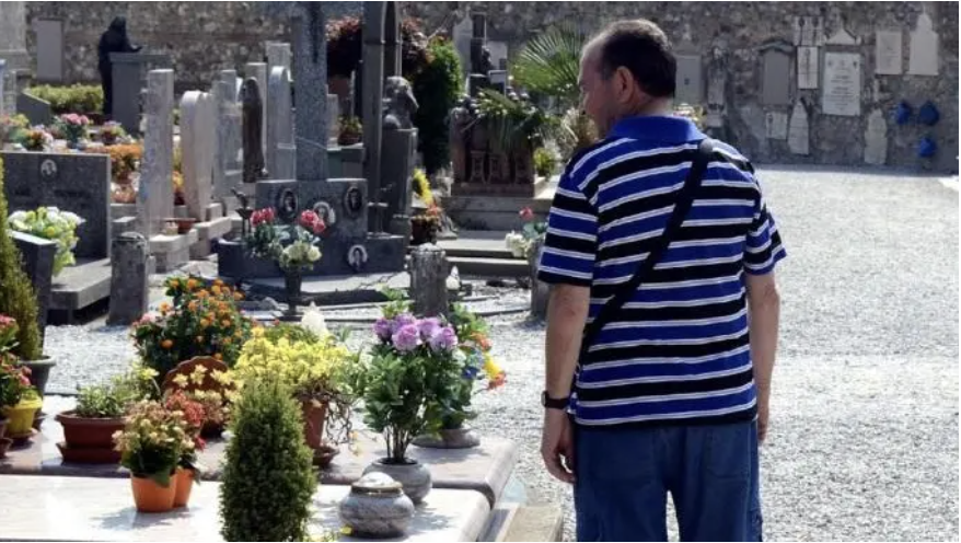 Un cimitir din Italia a fost vandalizat: O bandă de români este în colimatorul carabinierilor