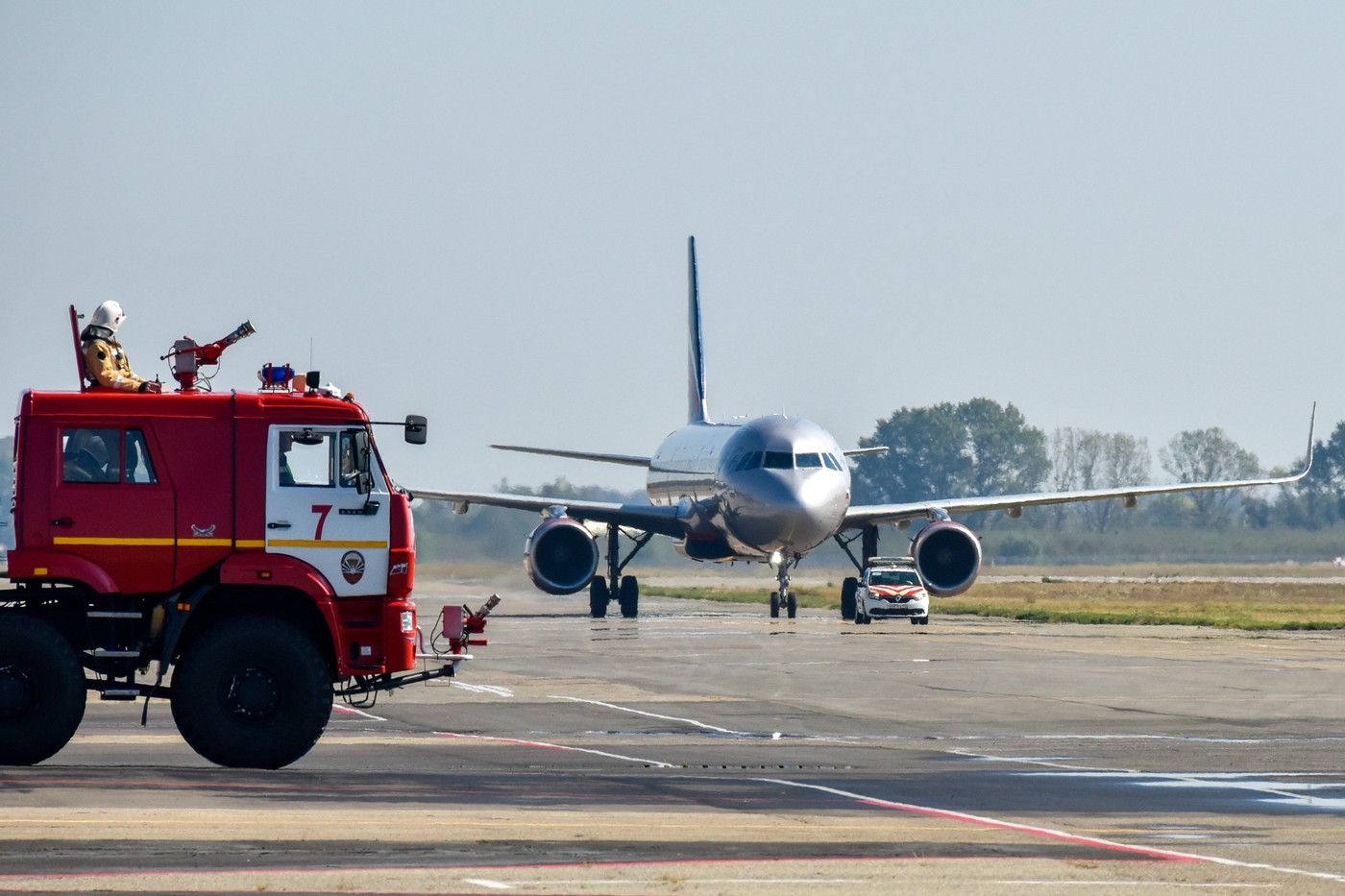 Aeroporturi închise la Moscova, după a treia noapte de atacuri cu drone. Ucraina a vizat și ținte industriale în sudul Rusiei