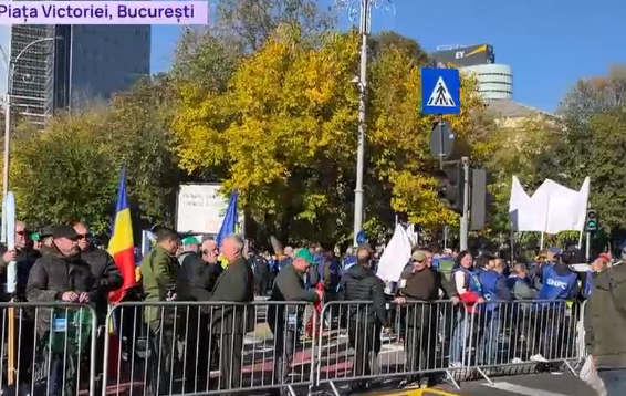Mii de sindicalişti au protestat în Piaţa Victoriei împotriva măsurilor de austeritate. „Uniţi negociem, separat implorăm”