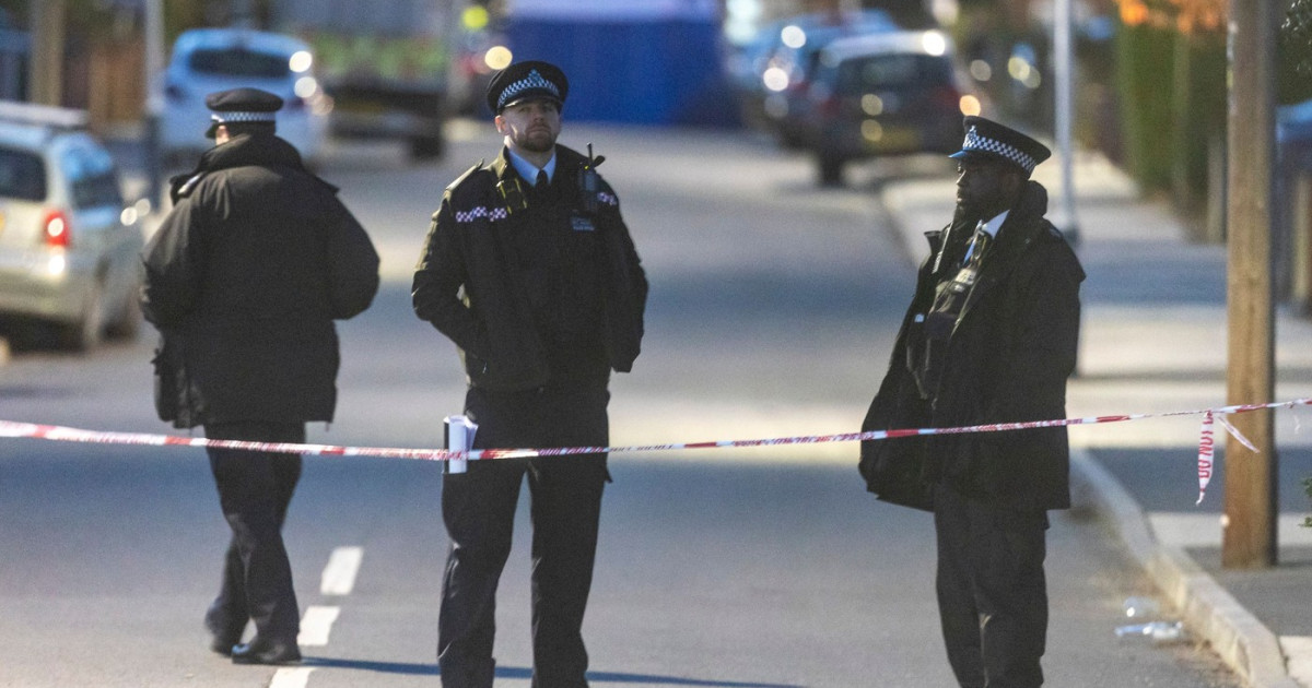 Atac cu cuțitul în Uxbridge: un mort și doi răniți