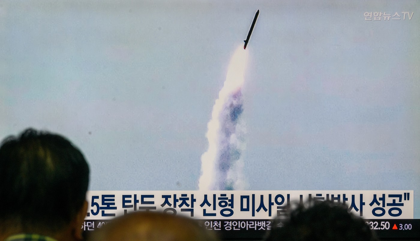 Coreea de Nord a testat o rachetă de croazieră înaintea vizitei lui Trump în Coreea de Sud. Kim Jong Un, marele absent