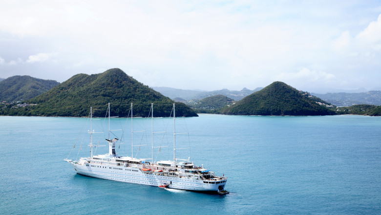 O femeie a fost uitată de nava de croazieră pe o insulă din Marea Barieră de Corali. Ea a fost găsită moartă