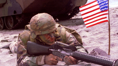 Militar american în timpul unui exercițiu.