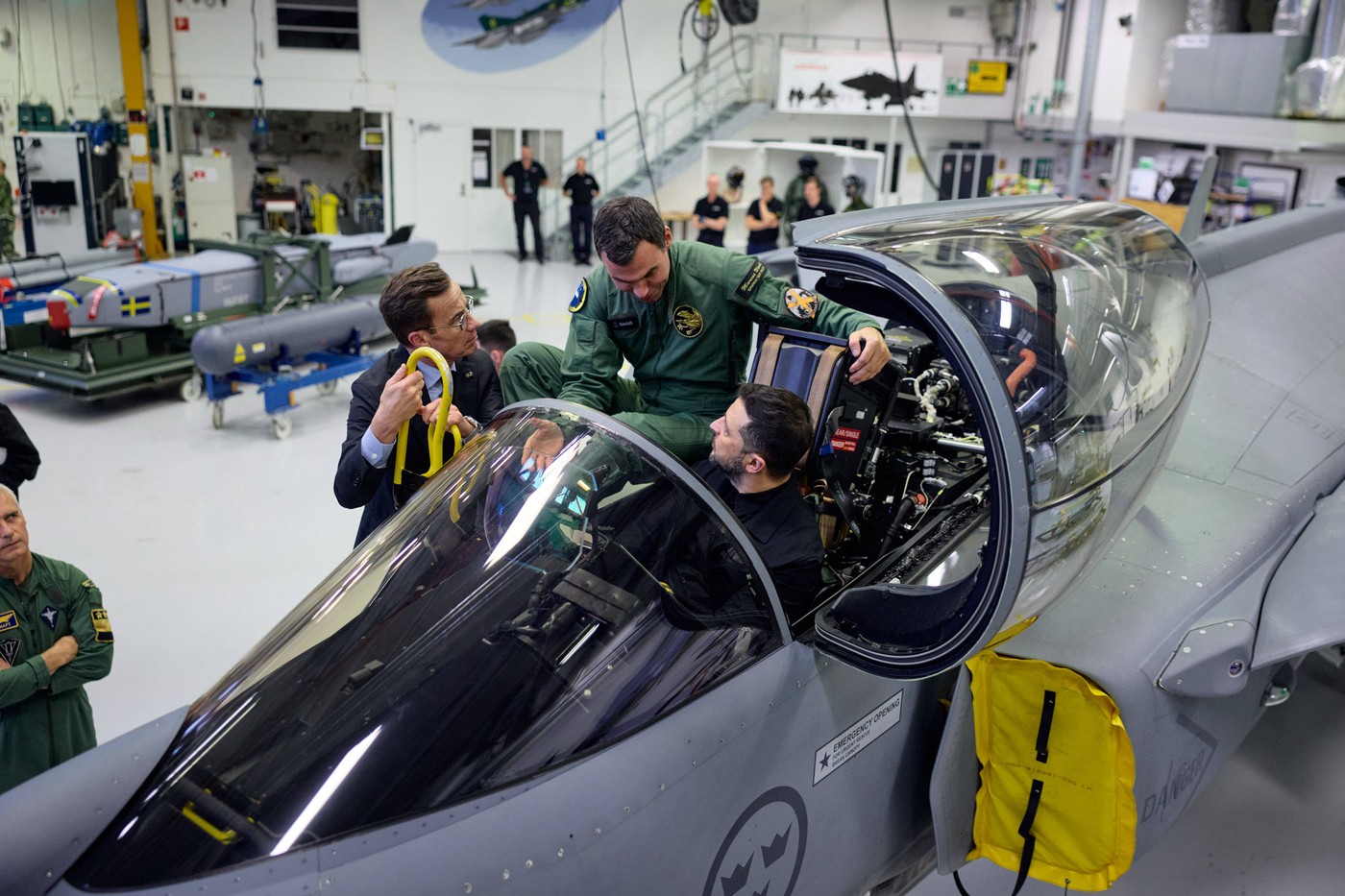 „Singurul avion de vânătoare pentru care mi-aș vinde sufletul.” Cum pot folosi piloții ucraineni JAS-39 Gripen împotriva Rusiei