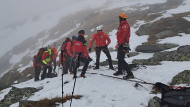 salvamontisti pe munte