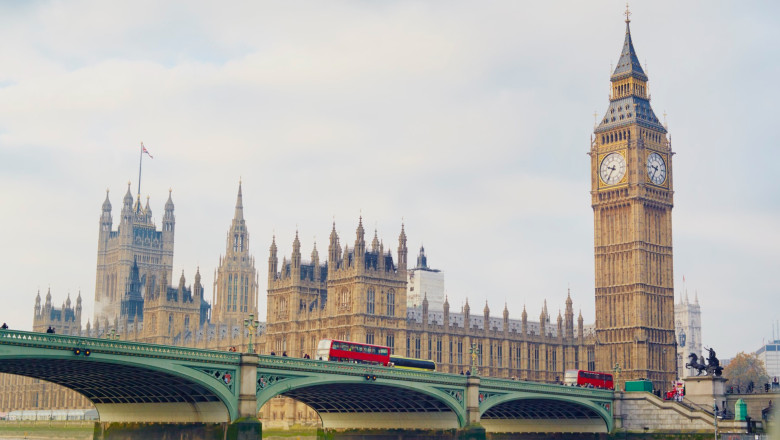 Londra lansează planul pentru emisii net zero. Cum vrea guvernul britanic să reducă facturile și să stimuleze economia