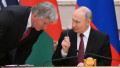 Dmitri Peskov asculta plecat instructiunide la Vladimir Putin