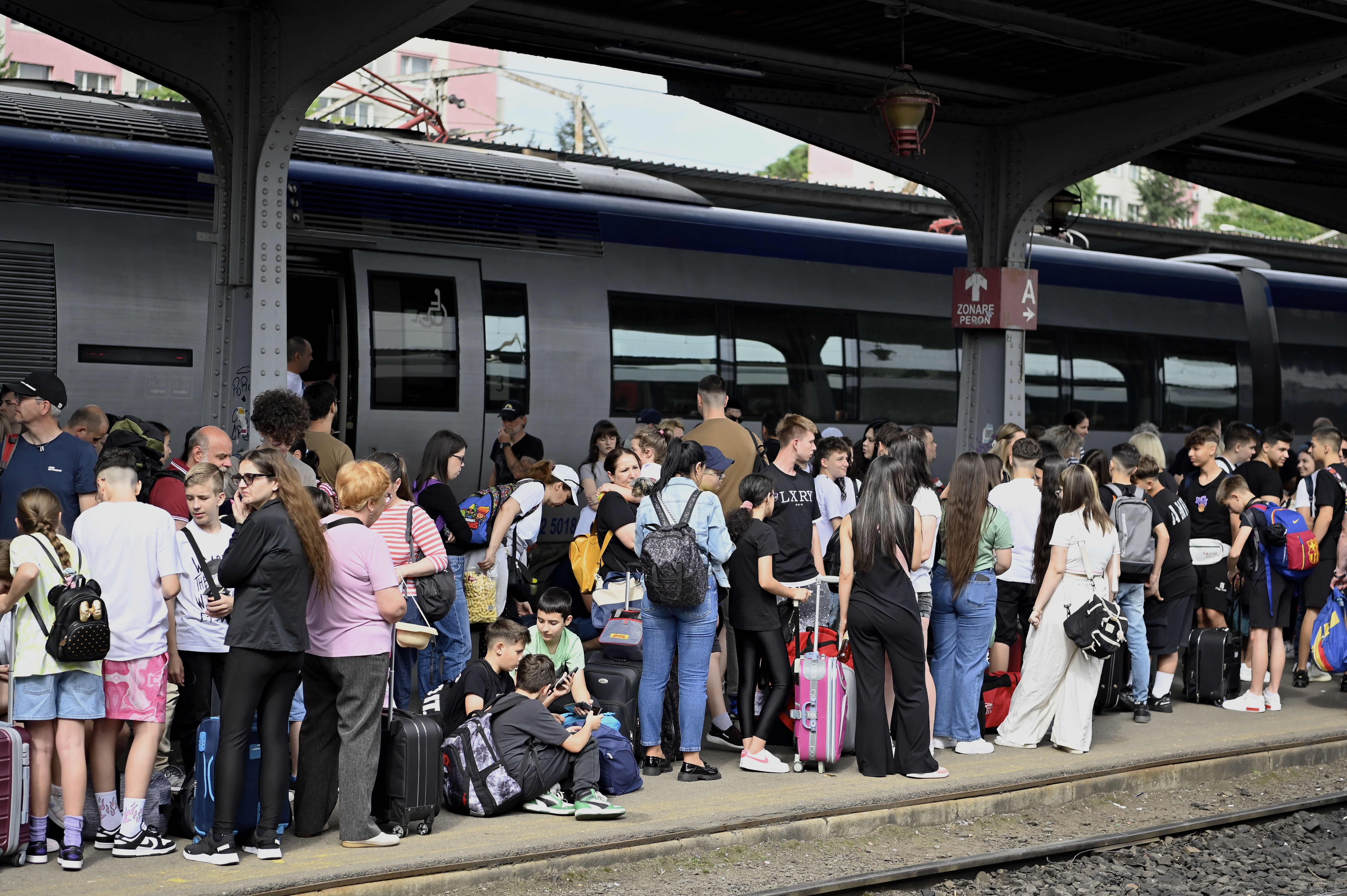 CFR SA suspendă circulația mai multor trenuri CFR Călători din cauza datoriilor de peste 100 de milioane de lei. Lista rutelor afectate