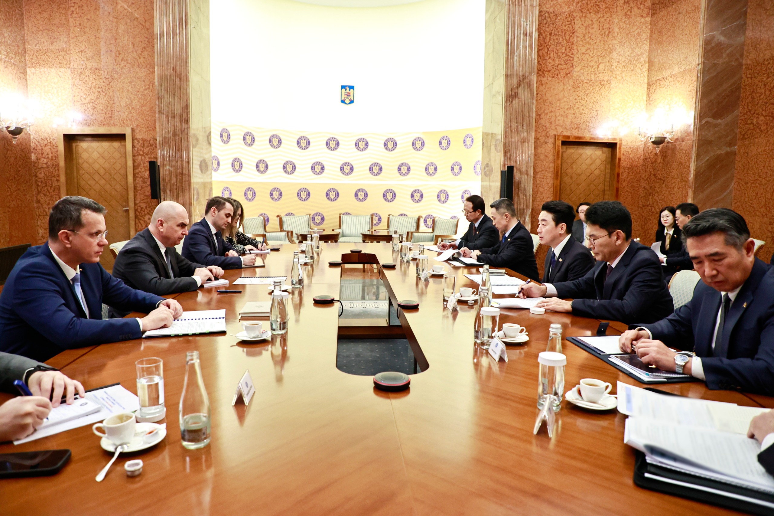 Ilie Bolojan, întâlnire cu șeful Cancelariei Președintelui Coreei, Kang Hoon Sik. Despre ce au discutat cei doi oficiali