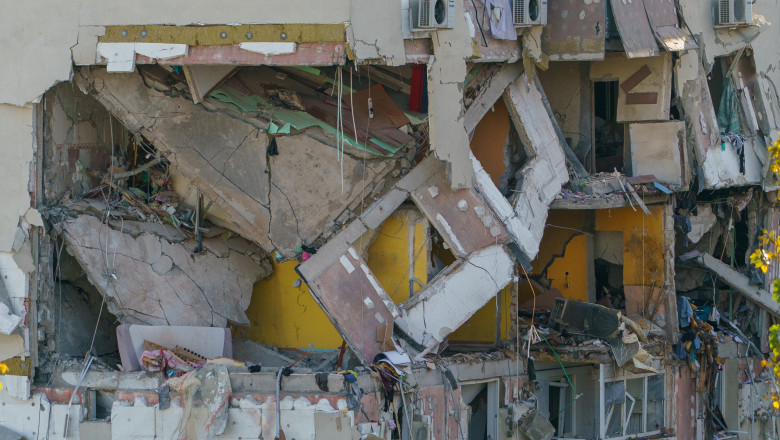 Ajutoare pentru locatarii afectați de explozia din Rahova: 51 de familii au primit câte 1.500 de lei de la Primăria Capitalei