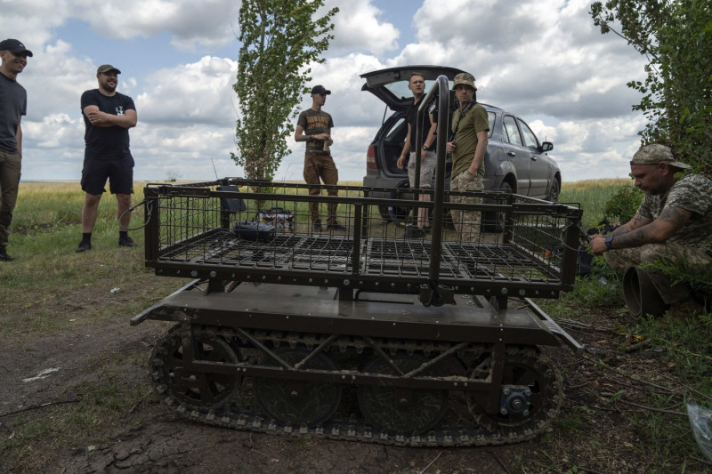 Ukrainian Brigade soldiers 93 test terrestrial drone in Donetsk Oblast