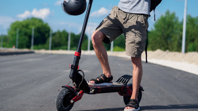 Romunski parlament sprejel zakon o obveznem zavarovanju RCA za električne skiroje in kolesa