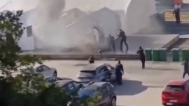 fum-focuri arma-parlamentul sarb