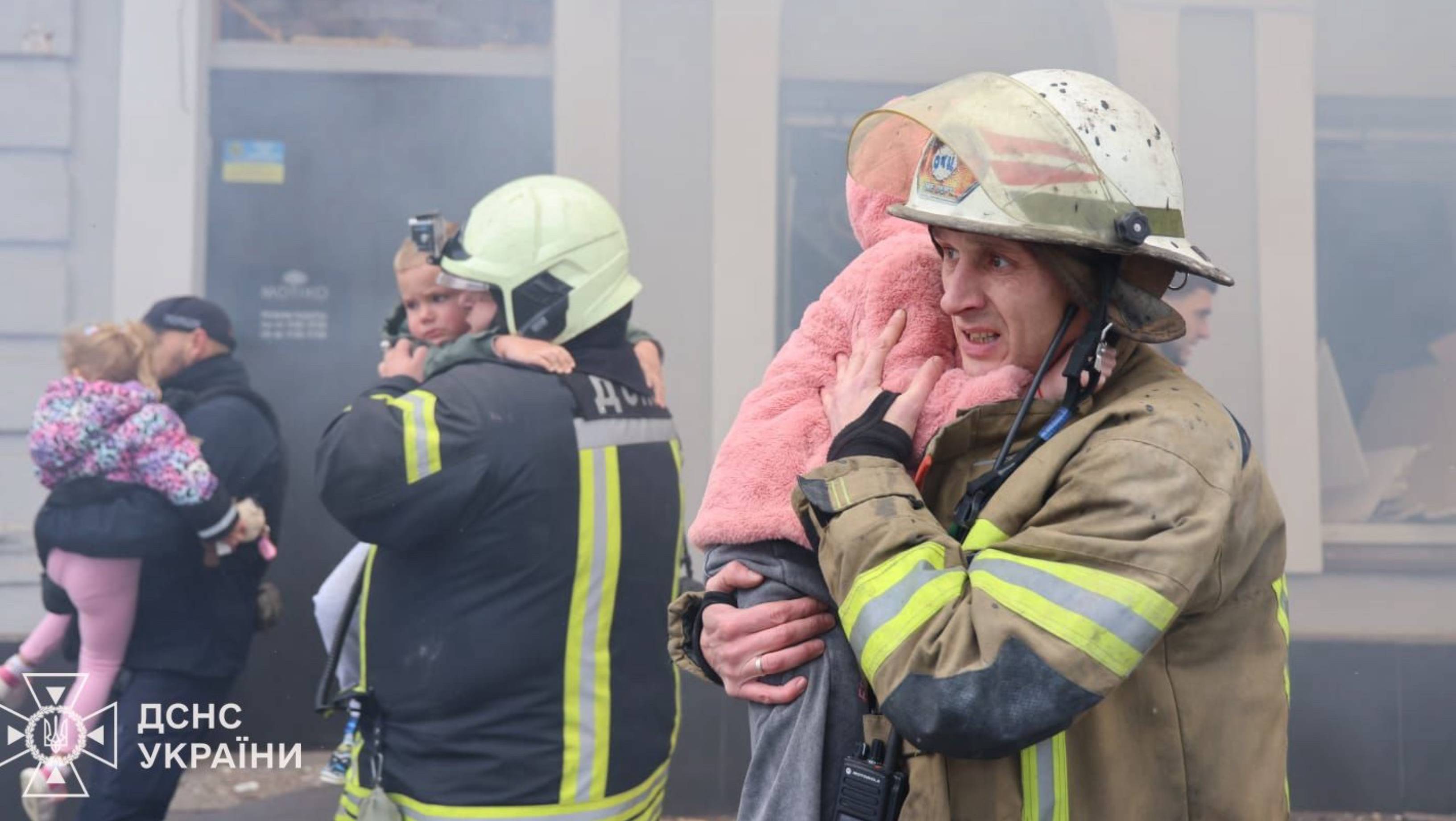 Rușii au atacat o grădiniță din Harkov. Volodimir Zelenski: „Bandiții și teroriștii pot fi puși la locul lor doar prin forță”