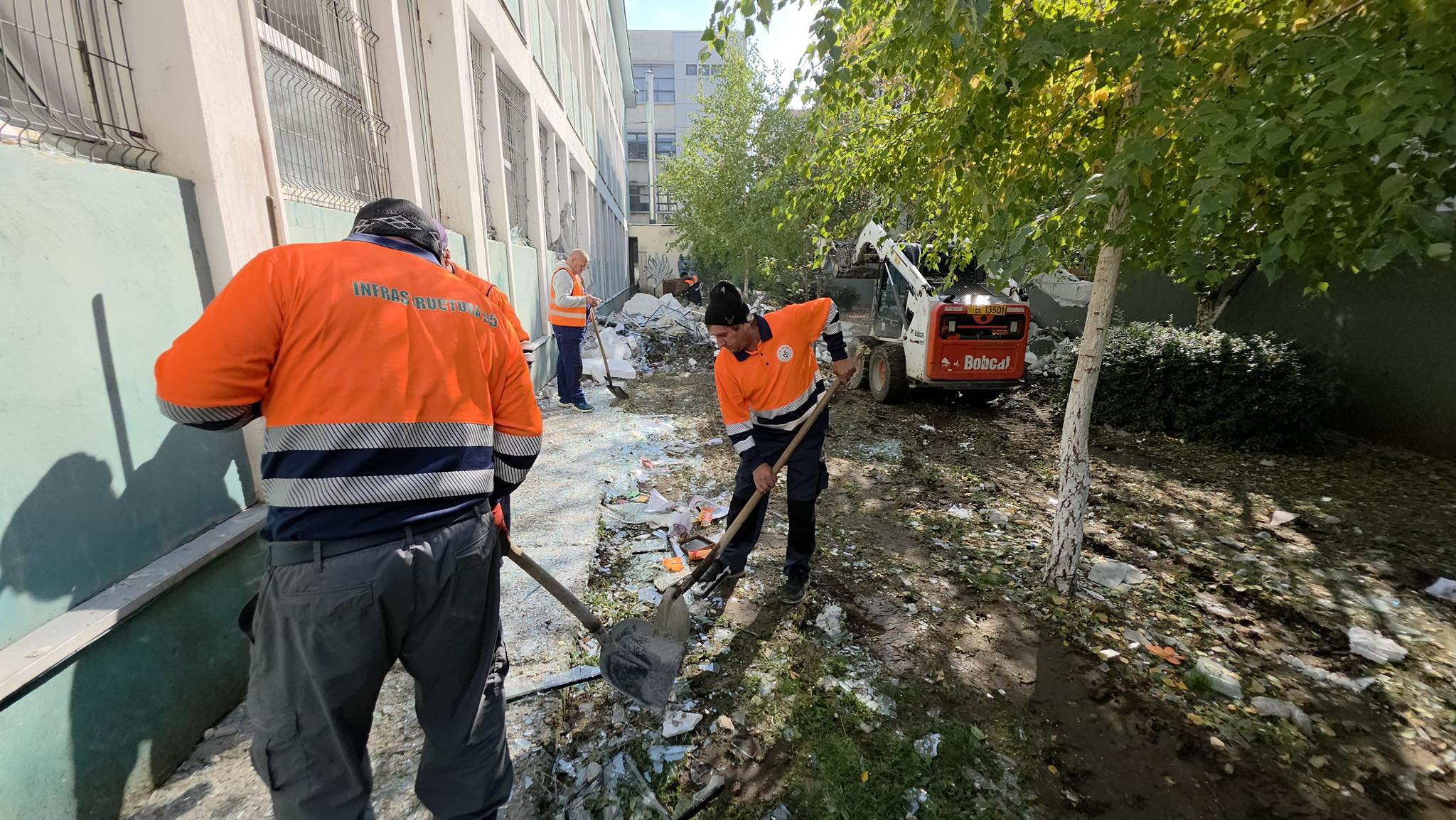 Primăria Sectorului 5 a început reparaţiile la Liceul Bolintineanu, afectat de explozia din 17 octombrie