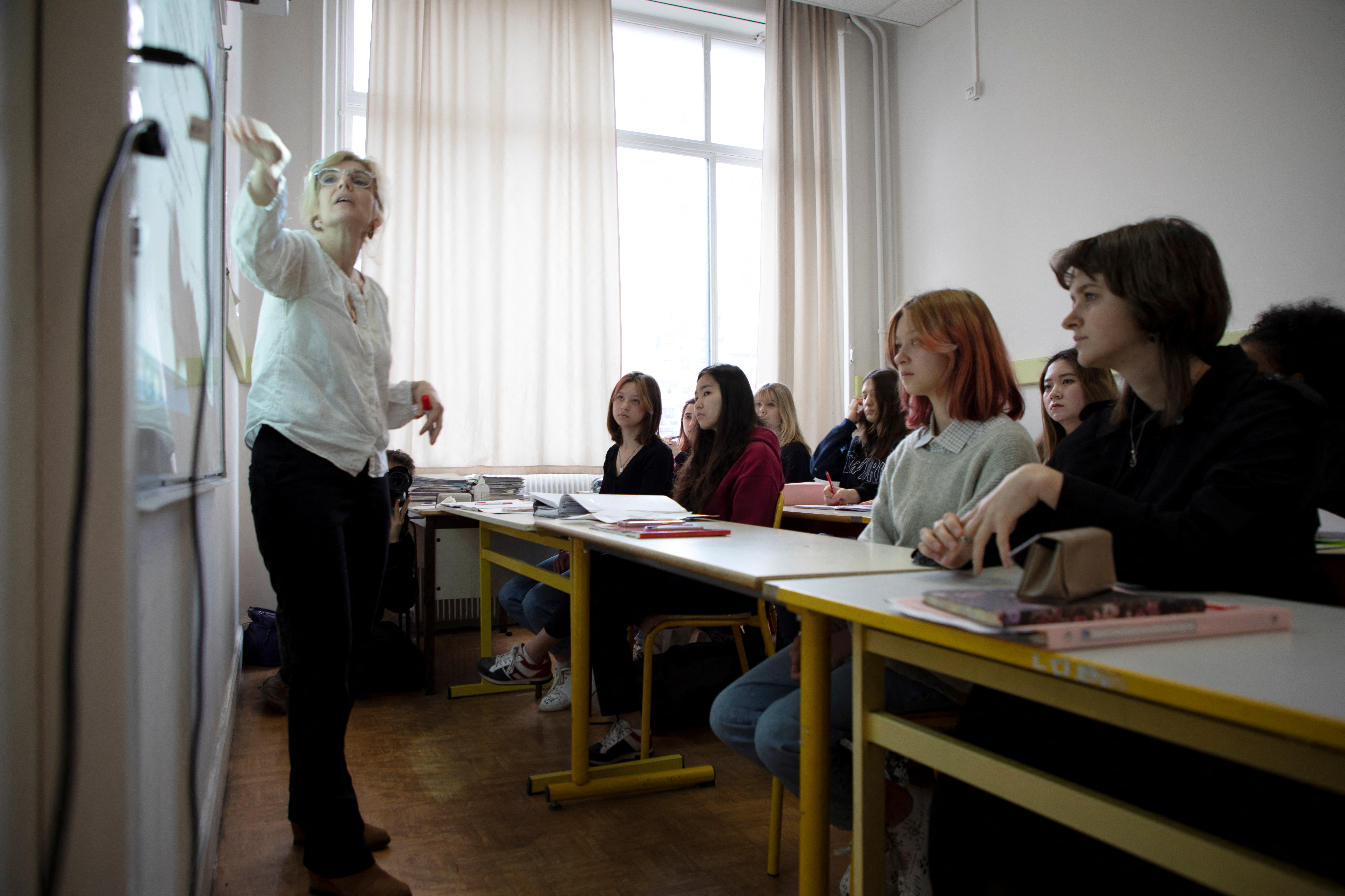 Ucraina: Din 20 de licee cu predare în limba română vor rămâne doar patru