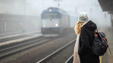 Transportul feroviar de călători trece la ora de iarnă. Foto Getty Images
